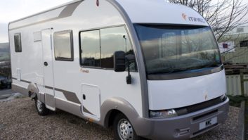 2008 Itineo LB 690 - front three-quarters view