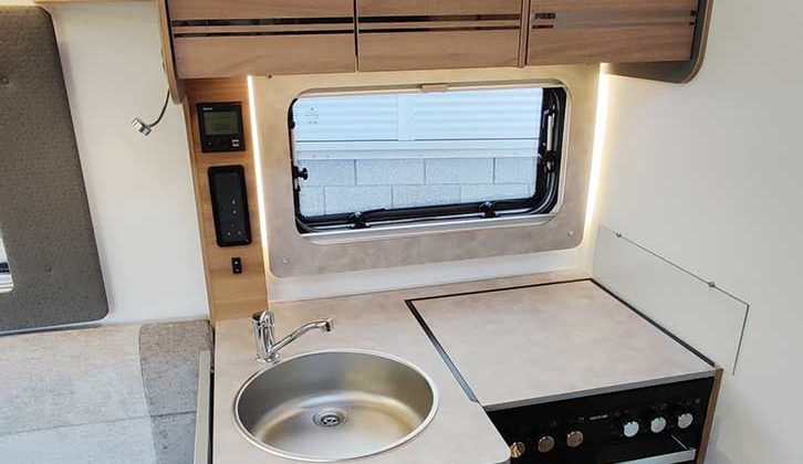 Kitchen area, with four-burner hob and large sink